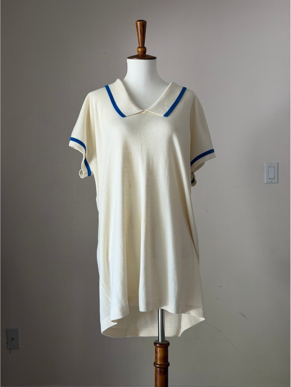 Cream T-Shirt Dress with Blue Stripe Collar - Size US 16 Galleria